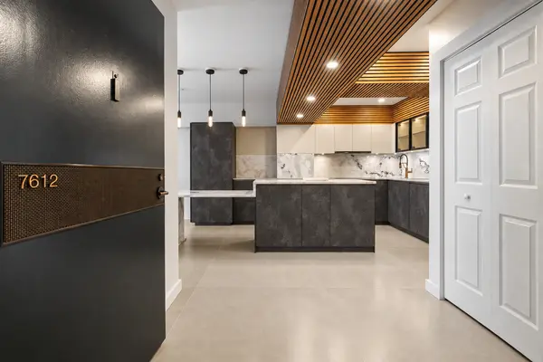 175 E Delaware PL #7612, Chicago, IL 60611