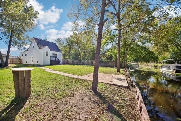 37966 N Nora PL, Spring Grove, IL 60081