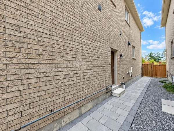 6 Liam LN #BASEMENT, Markham, ON L3S 0E8