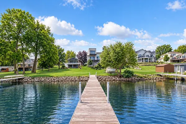 224 W Lake ST, Waconia, MN 55387