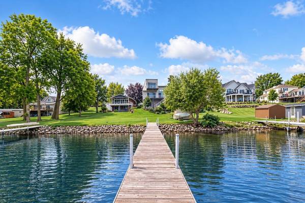 224 W Lake ST, Waconia, MN 55387
