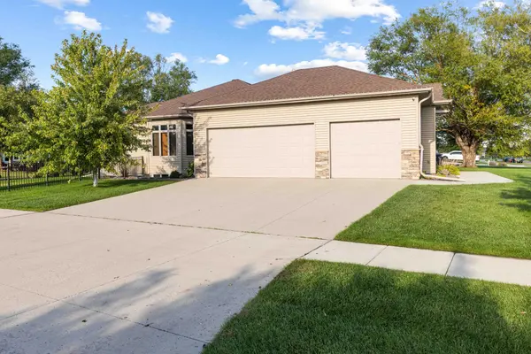 4295 49th AVE S, Fargo, ND 58104