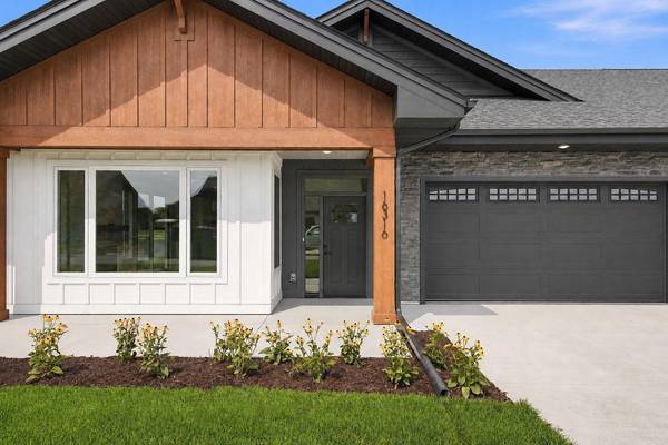 16322 Esprit CT, Lakeville, MN 55044