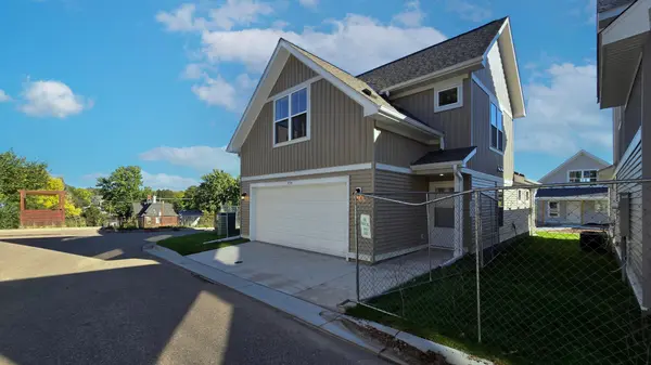 426 Rivoli Drive, Saint Paul, MN 55130