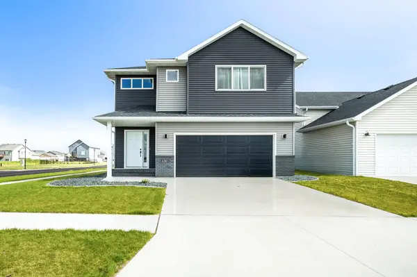 6381 Saint Ann AVE, Horace, ND 58047
