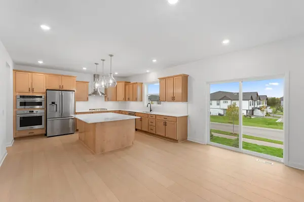 8633 Periwinkle BLVD, Woodbury, MN 55129