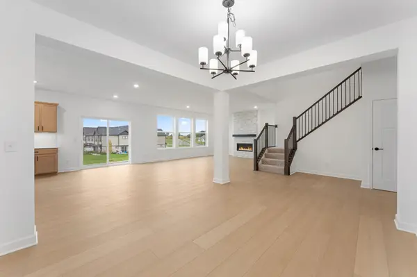 8633 Periwinkle BLVD, Woodbury, MN 55129