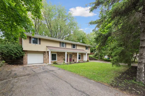 5570 & 5580 Shorewood LN, Excelsior, MN 55331