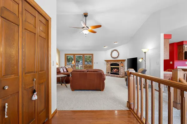 102 ACREVIEW DR, De Pere, WI 54115-3657