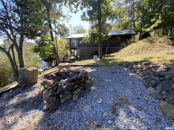 725 LAKESHORE Drive South, Goreville, IL 62939
