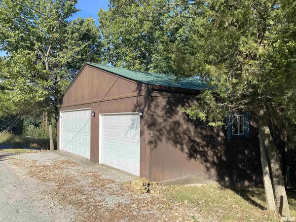 725 LAKESHORE Drive South, Goreville, IL 62939
