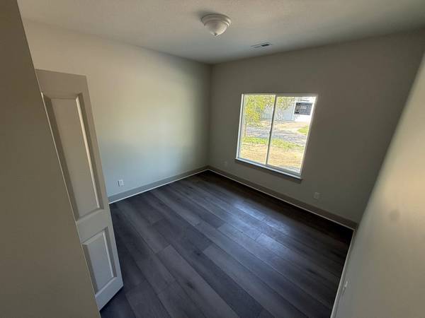 1452 N Lorraine Ave, Wichita, KS 67214