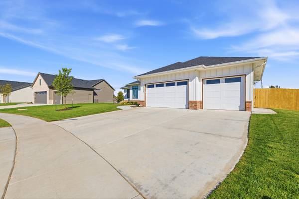 9634 W Cedar Ln, Maize, KS 67101
