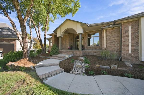 8421 W Meadow Park, Wichita, KS 67205
