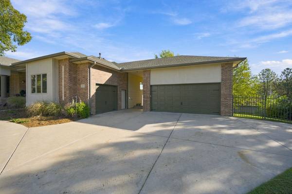 8421 W Meadow Park, Wichita, KS 67205