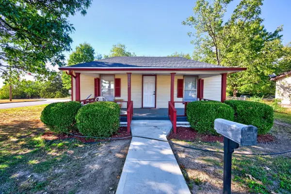 885 W 4th ST, Lebanon, MO 65536