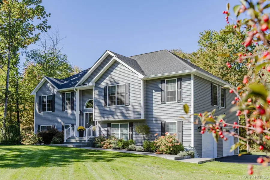 327 Commons RD, Tivoli, NY 12526