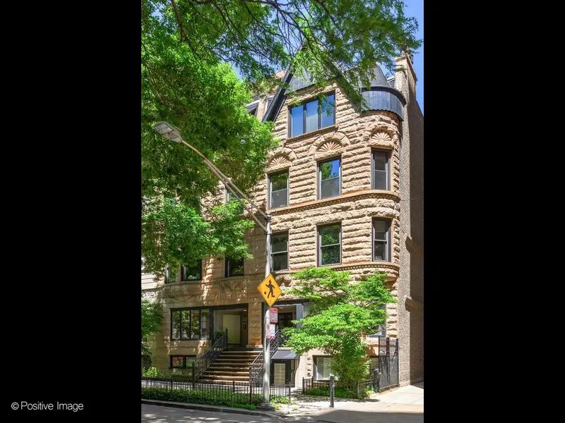 82 E Elm ST #1, Chicago, IL 60611