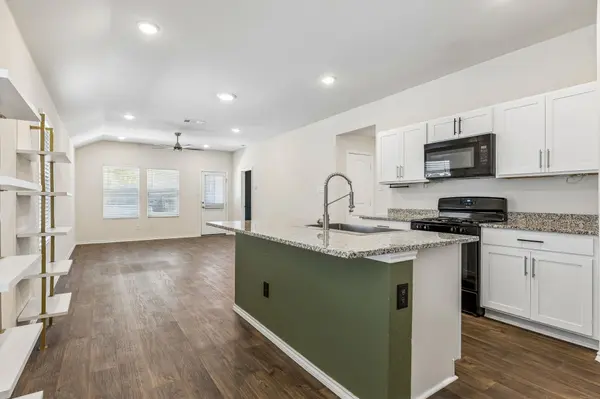 216 Dorchester DR, Uhland, TX 78640