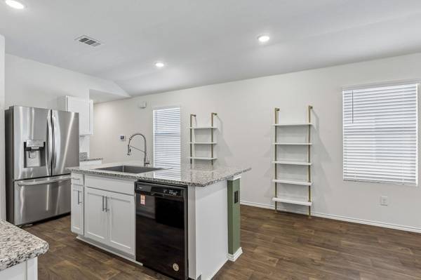 216 Dorchester DR, Uhland, TX 78640