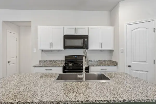216 Dorchester DR, Uhland, TX 78640