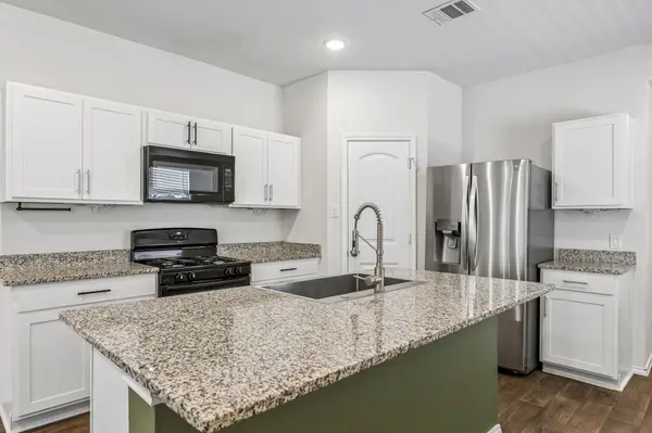 216 Dorchester DR, Uhland, TX 78640