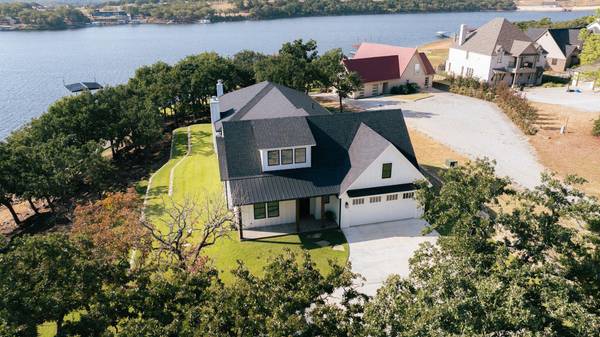 1757 Country Club RD, Bowie, TX 76230