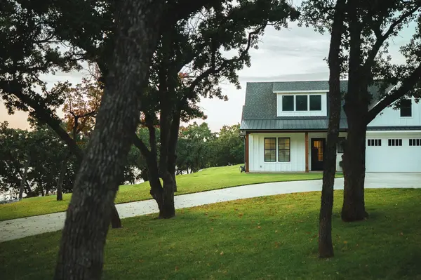 1757 Country Club RD, Bowie, TX 76230