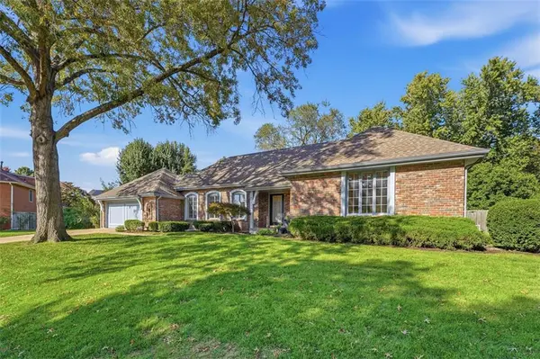 7816 W 100th PL, Overland Park, KS 66212