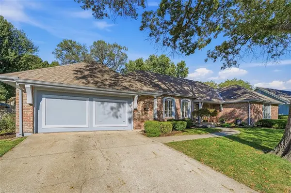7816 W 100th PL, Overland Park, KS 66212
