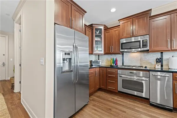 10531 Mission RD #206, Leawood, KS 66206