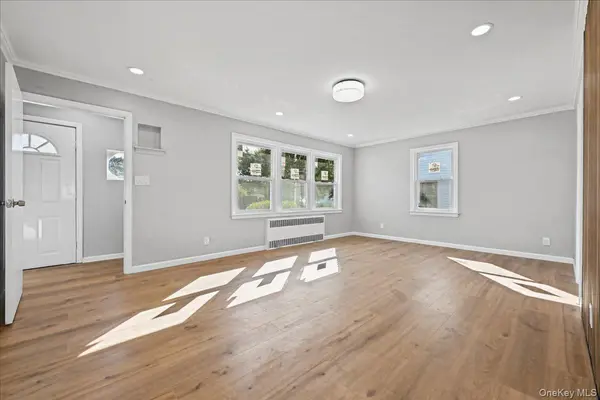 17 President ST, Lynbrook, NY 11563