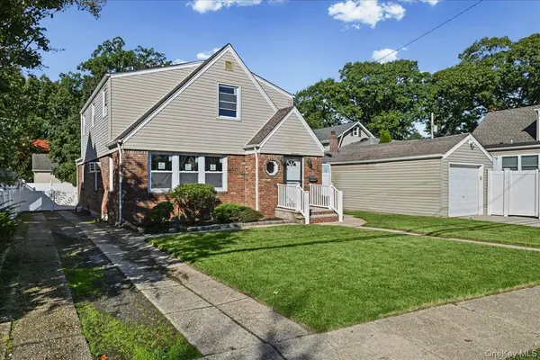 17 President ST, Lynbrook, NY 11563