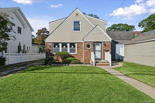 17 President ST, Lynbrook, NY 11563
