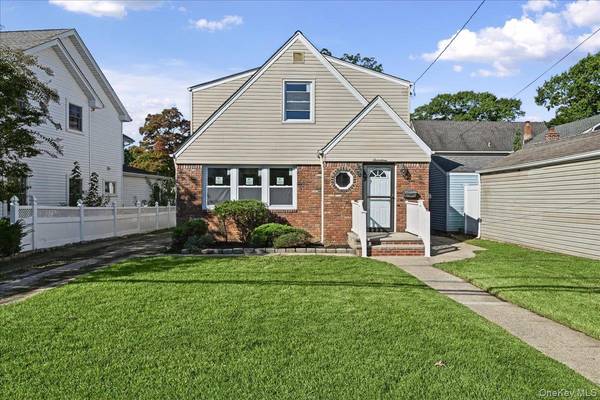 17 President ST, Lynbrook, NY 11563