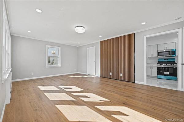 17 President ST, Lynbrook, NY 11563
