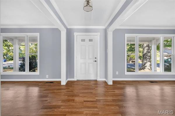 17 Savoy DR, Lake St Louis, MO 63367