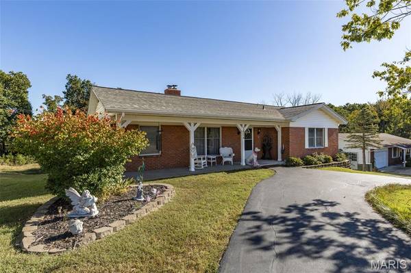 1604 Saint Marys LN, Festus, MO 63028