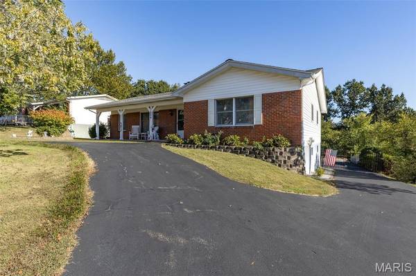1604 Saint Marys LN, Festus, MO 63028