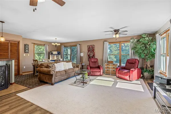 1604 Saint Marys LN, Festus, MO 63028