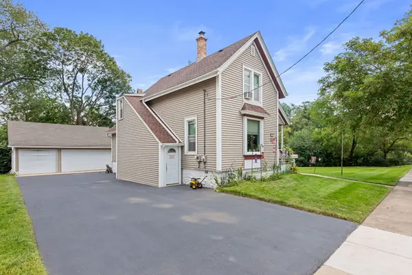 20 Division ST, Algonquin, IL 60102