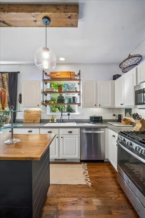 2103 Olde Mill LN, Mchenry, IL 60050