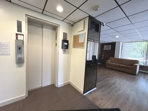 2333 N Neva AVE #410C, Chicago, IL 60707