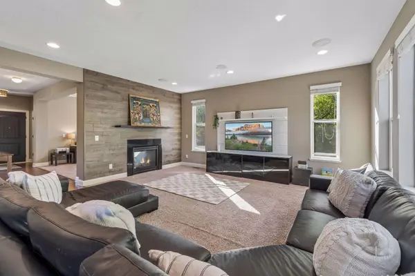 1078 Rosemary CIR, Chaska, MN 55318