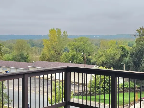 414 N Grove ST, Belle Plaine, MN 56011