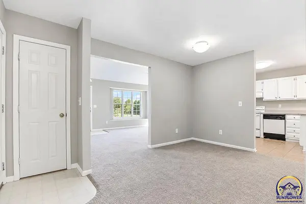 2809 Bluestem Dr, Lawrence, KS 66047