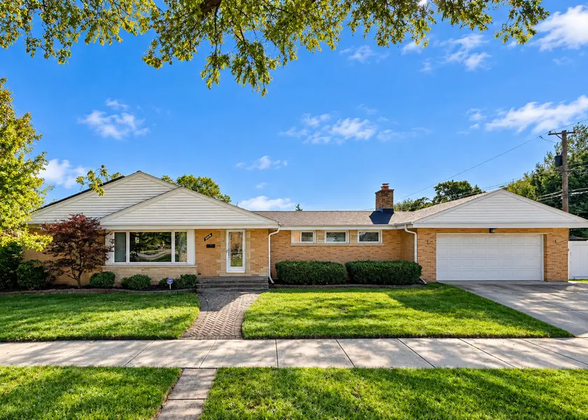 9044 Linder AVE, Morton Grove, IL 60053
