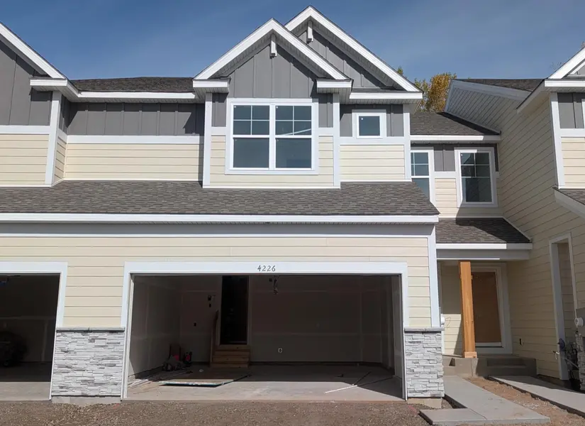 4226 Hayward AVE N, Oakdale, MN 55128