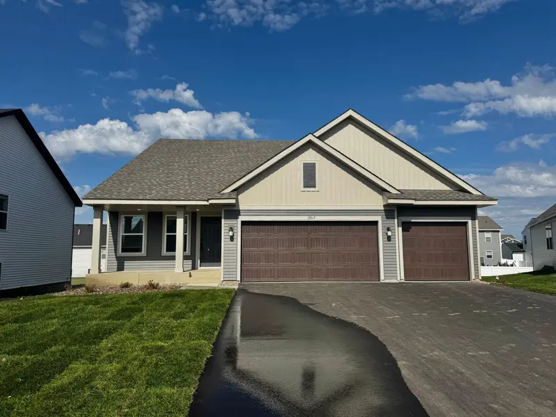 1907 Dogwood CT, Carver, MN 55315