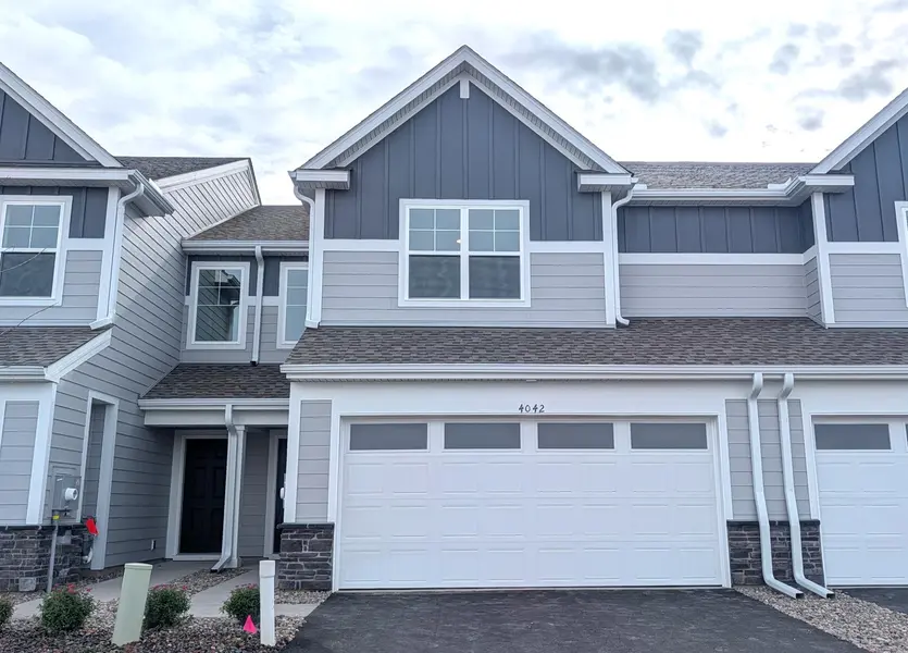 4042 Hayward AVE N, Oakdale, MN 55128